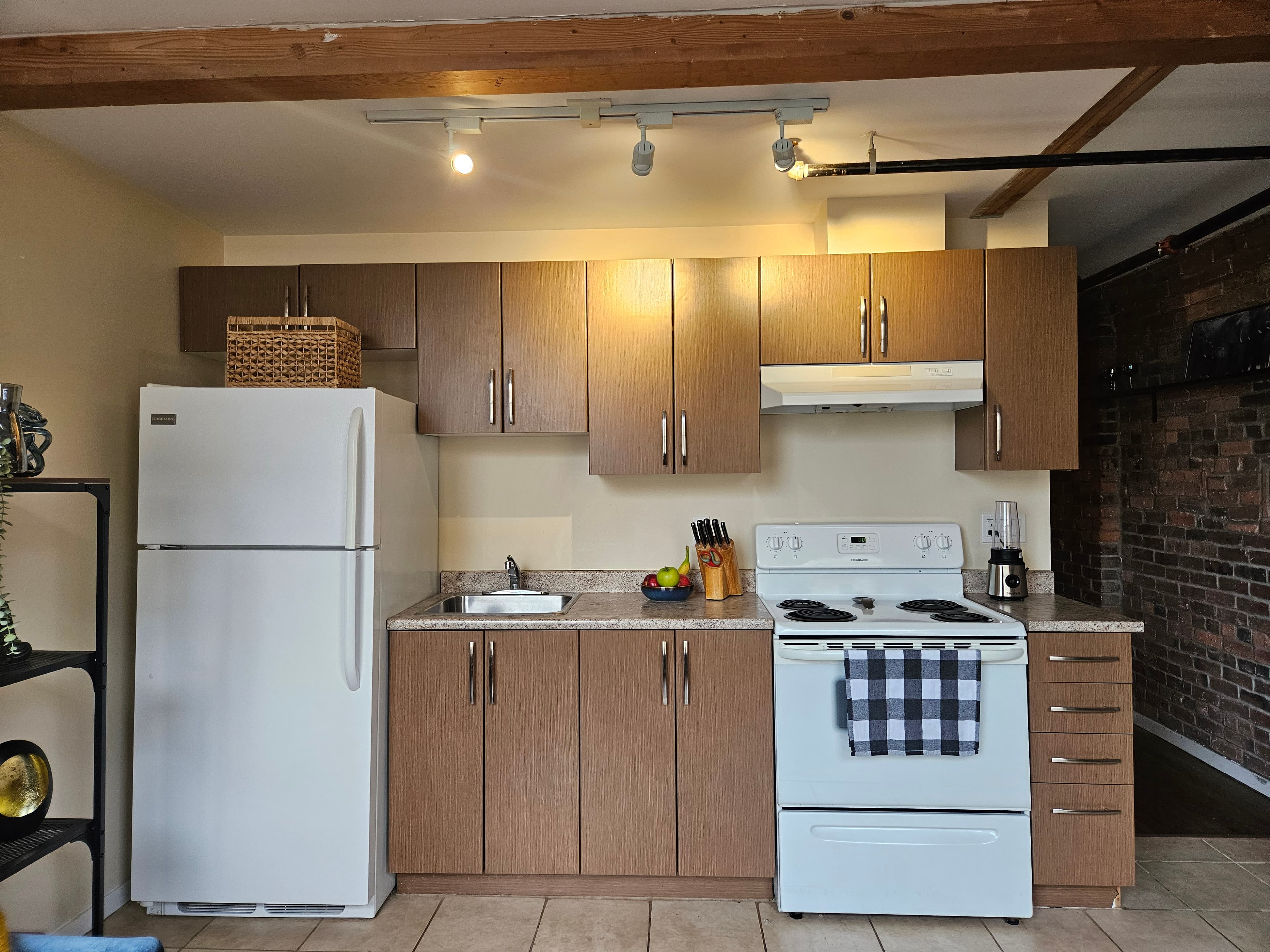 40 Powell #408 - Cozy Studio in Gastown