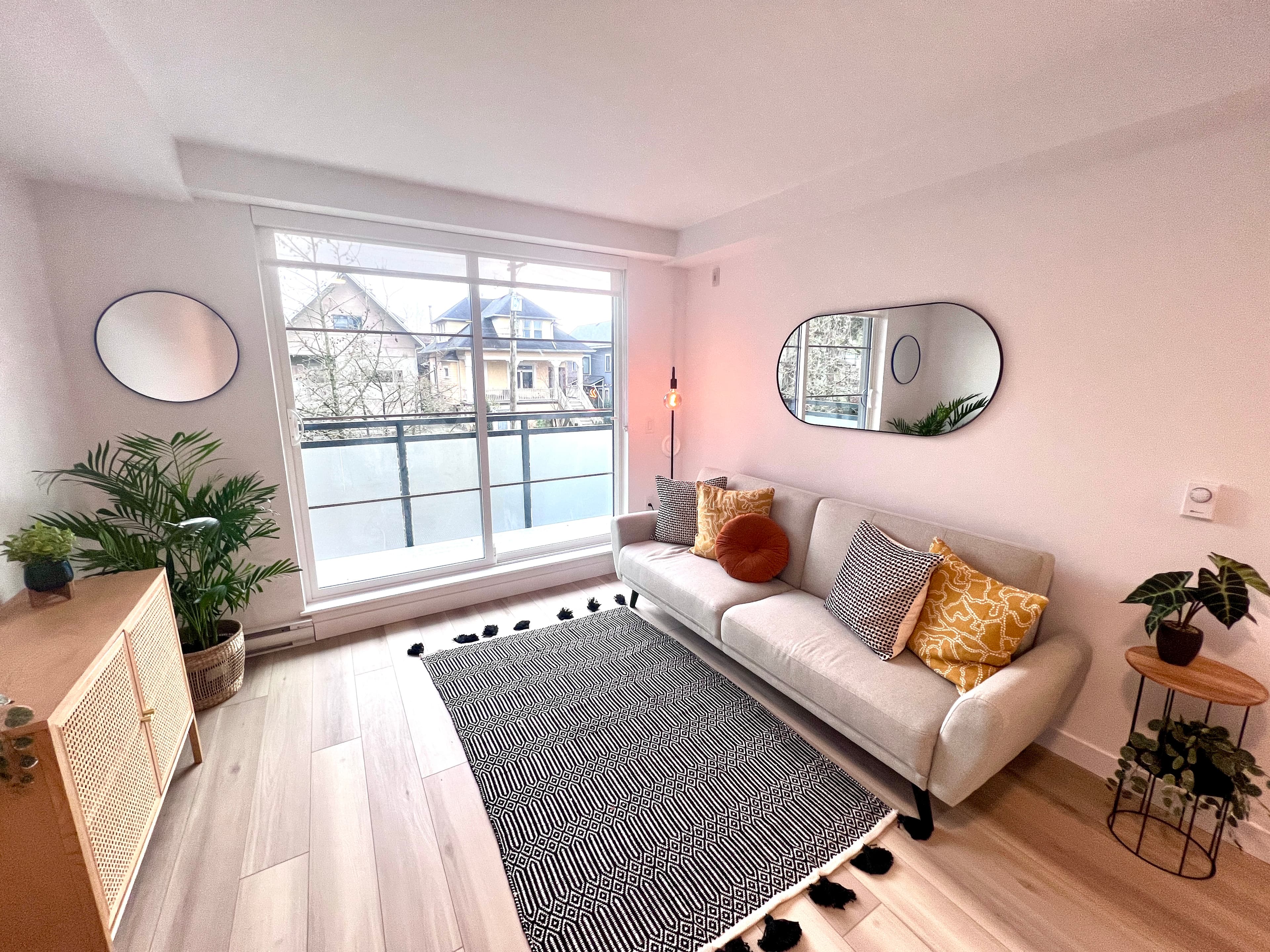 Modern 1-Bedroom in the Heart of Commercial Drive