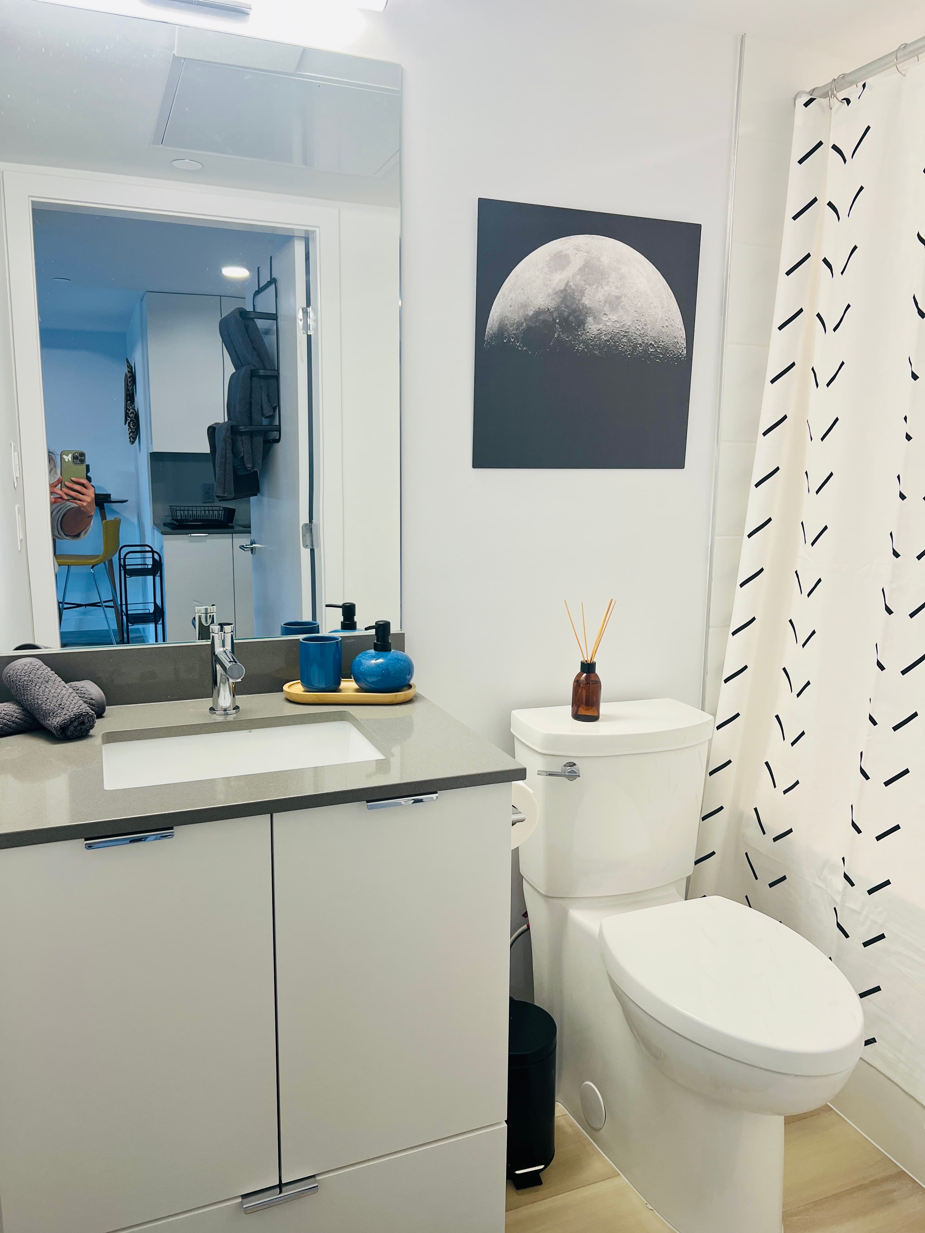 Modern 1-Bedroom in the Heart of Commercial Drive