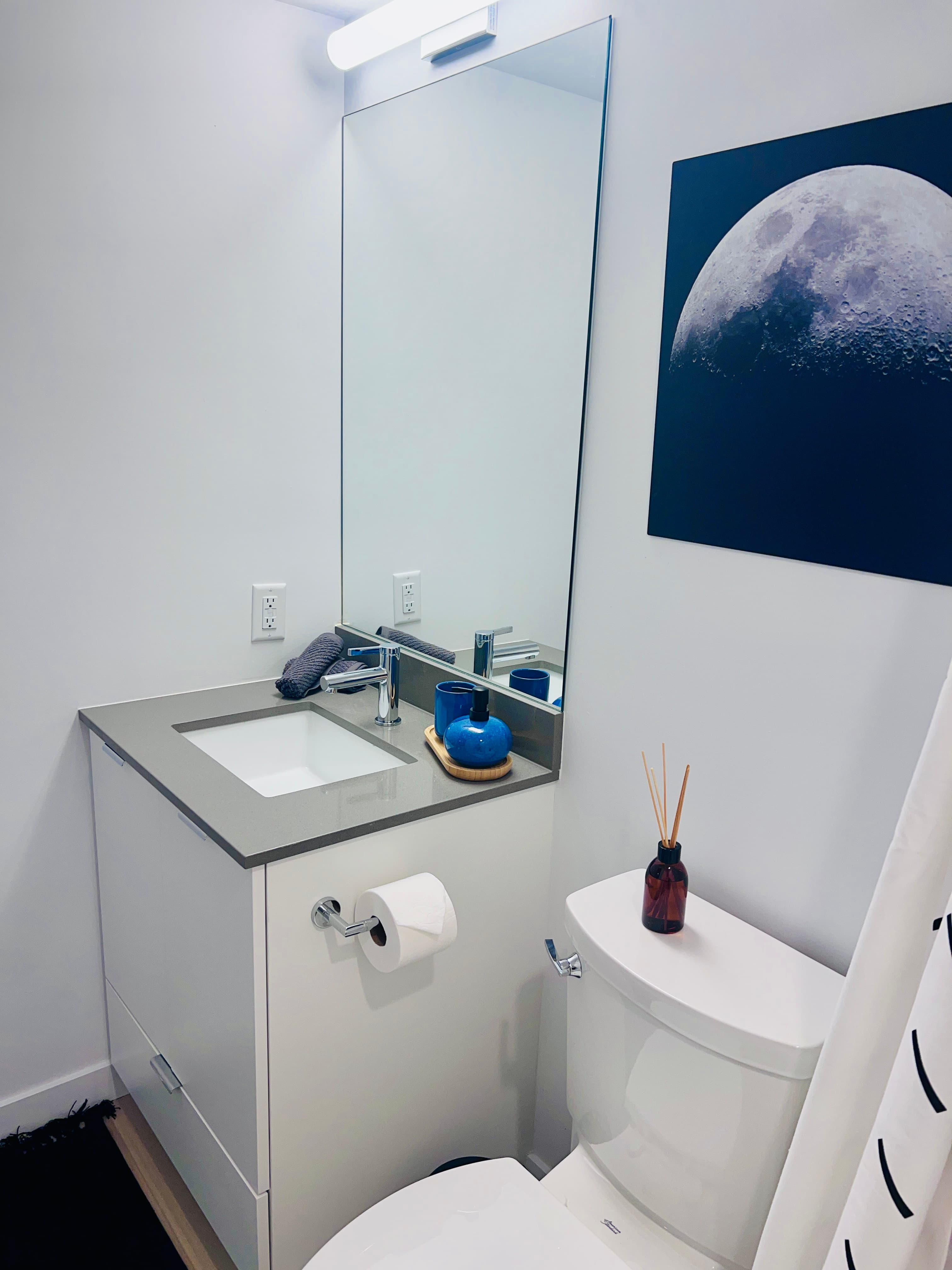 Modern 1-Bedroom in the Heart of Commercial Drive