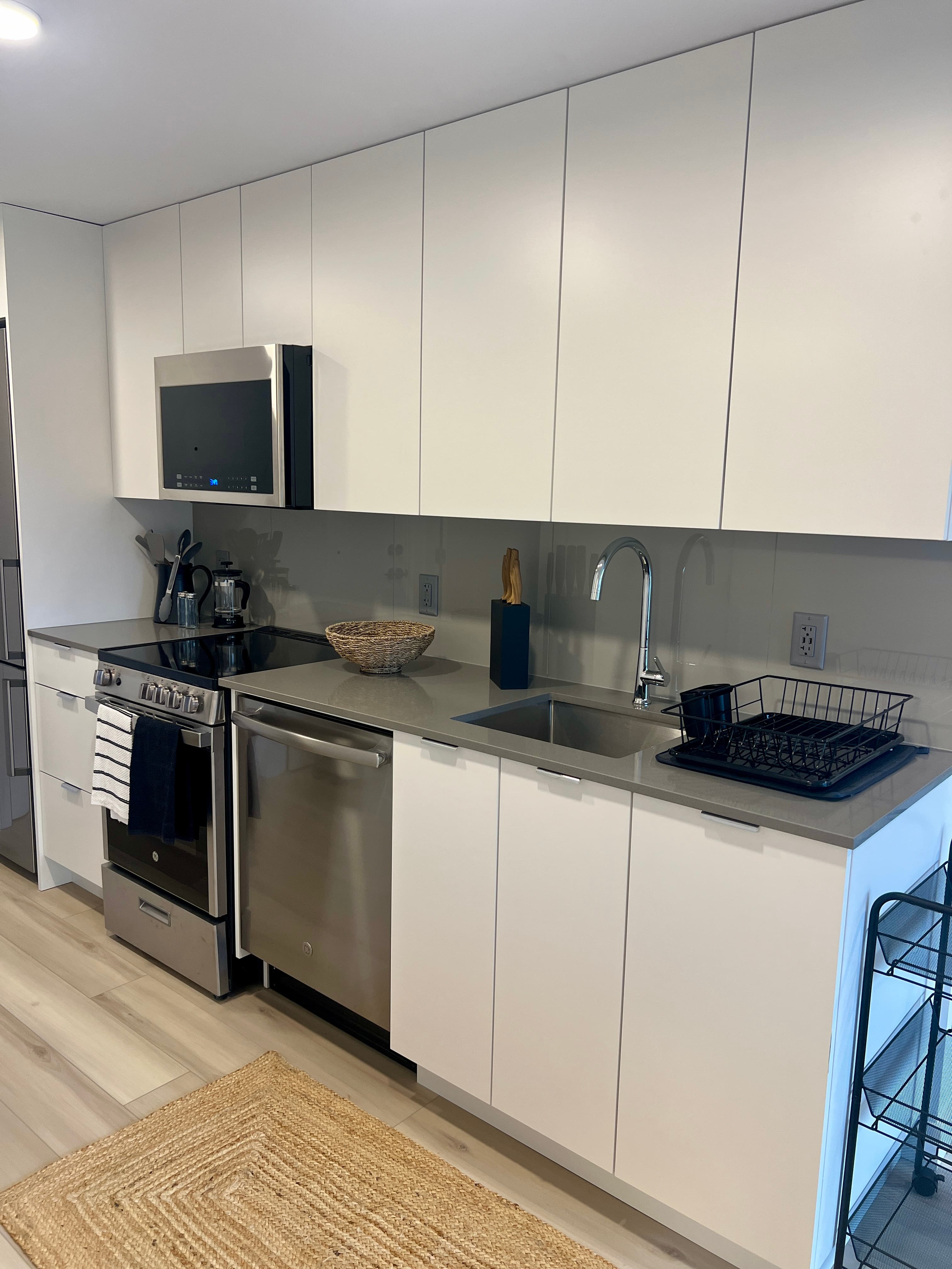 Modern 1-Bedroom in the Heart of Commercial Drive