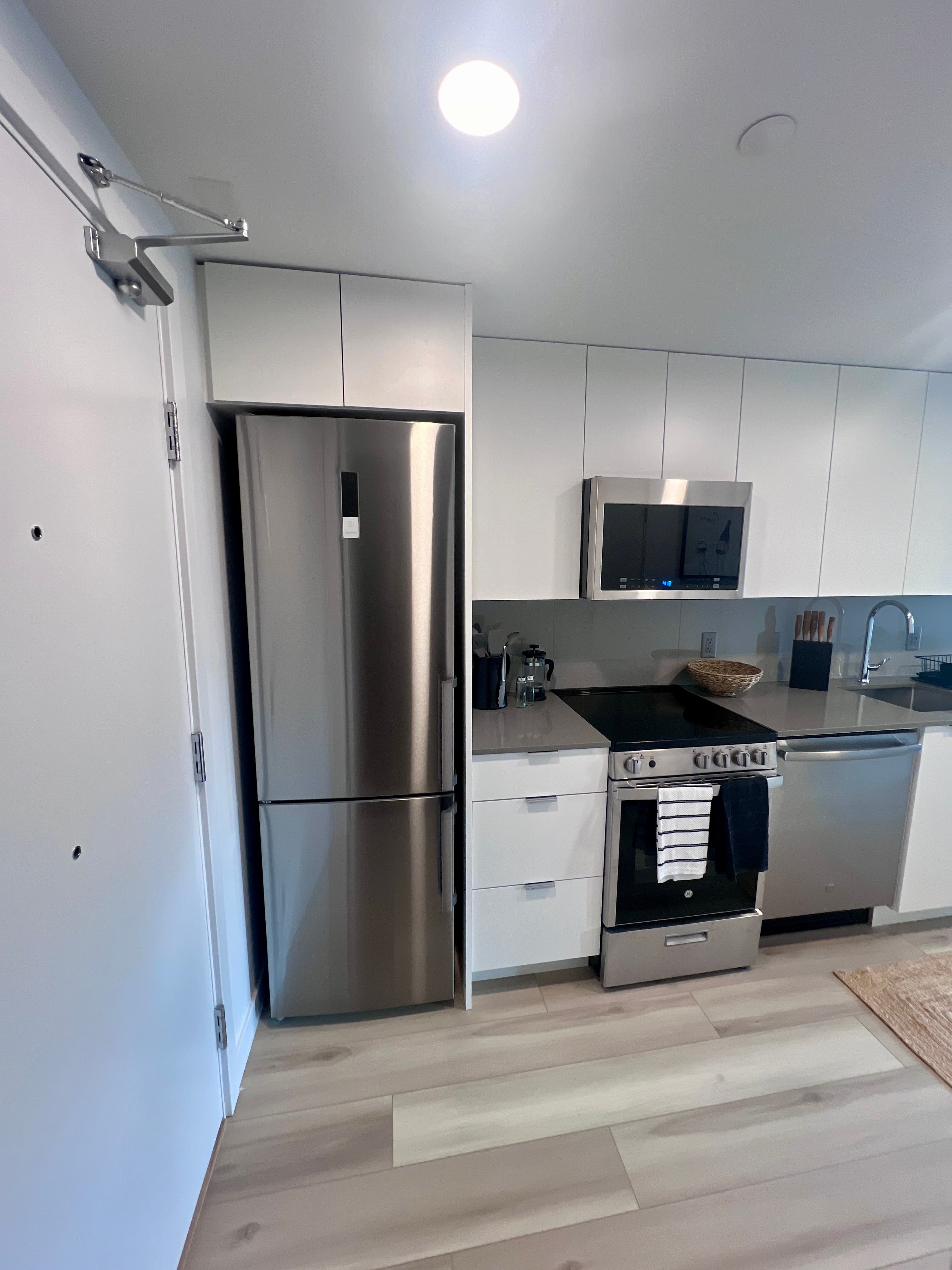 Modern 1-Bedroom in the Heart of Commercial Drive