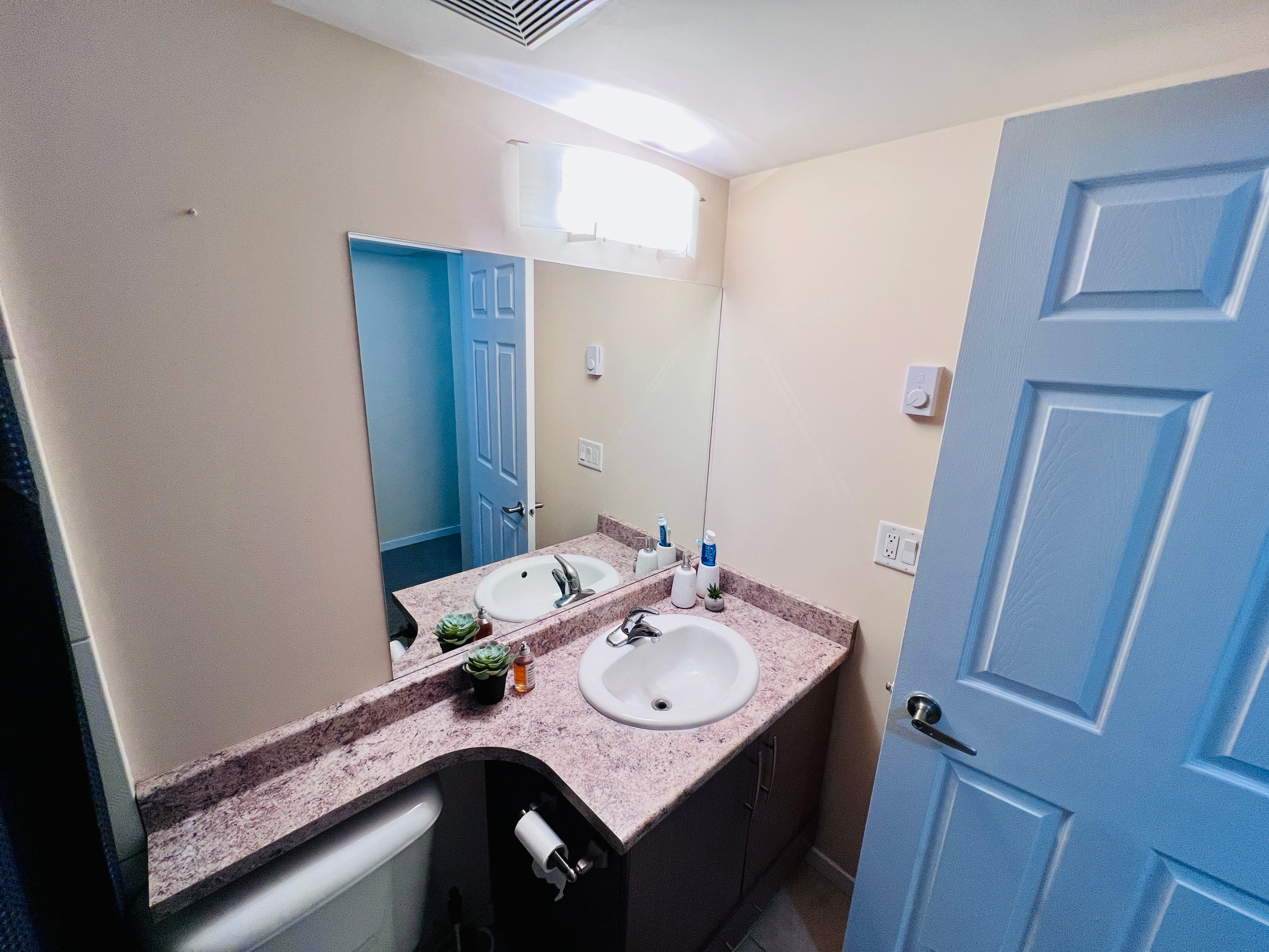 40 Powell #501 - Modern 1BR in Gastown