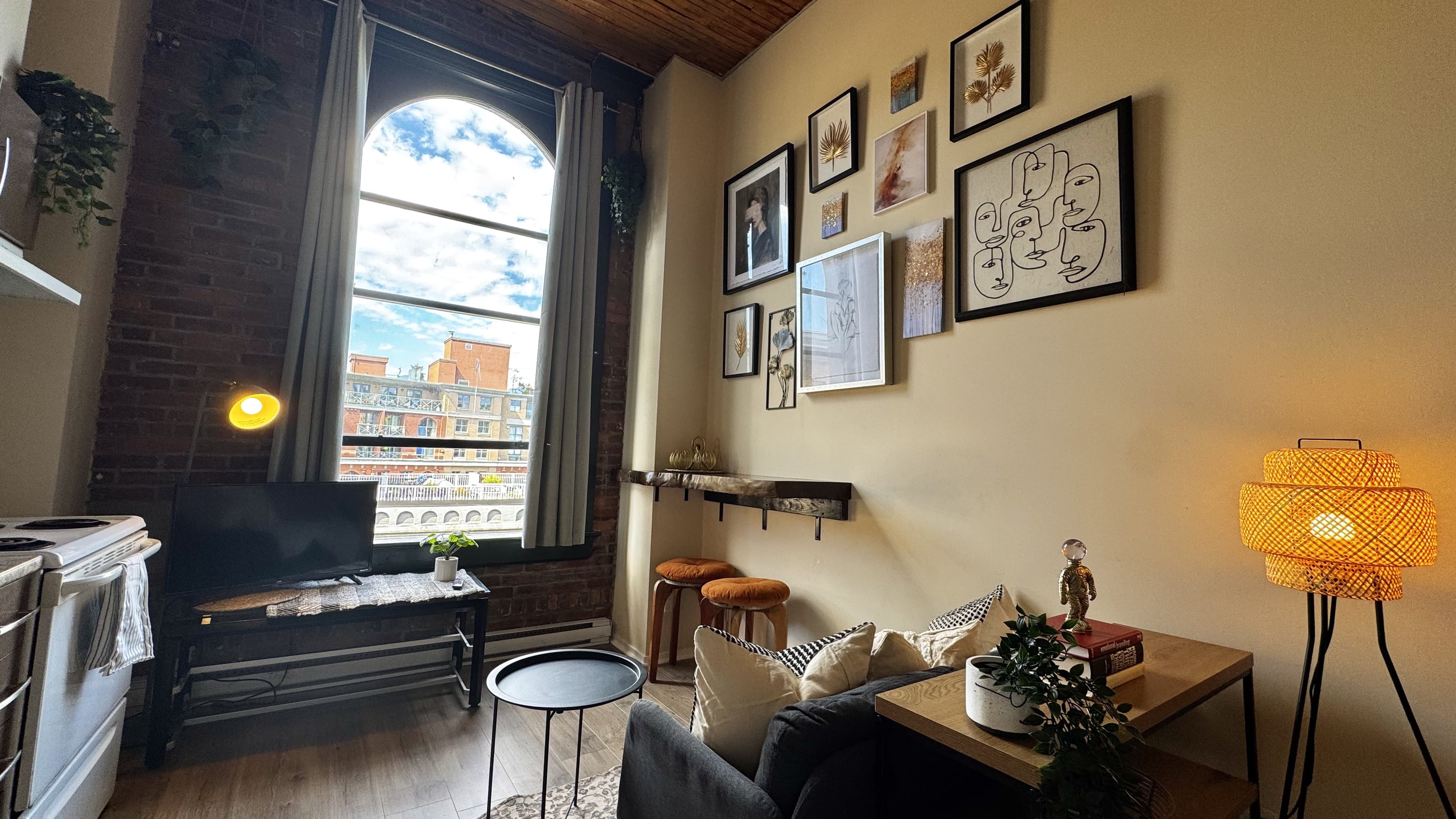 40 Powell #501 - Modern 1BR in Gastown