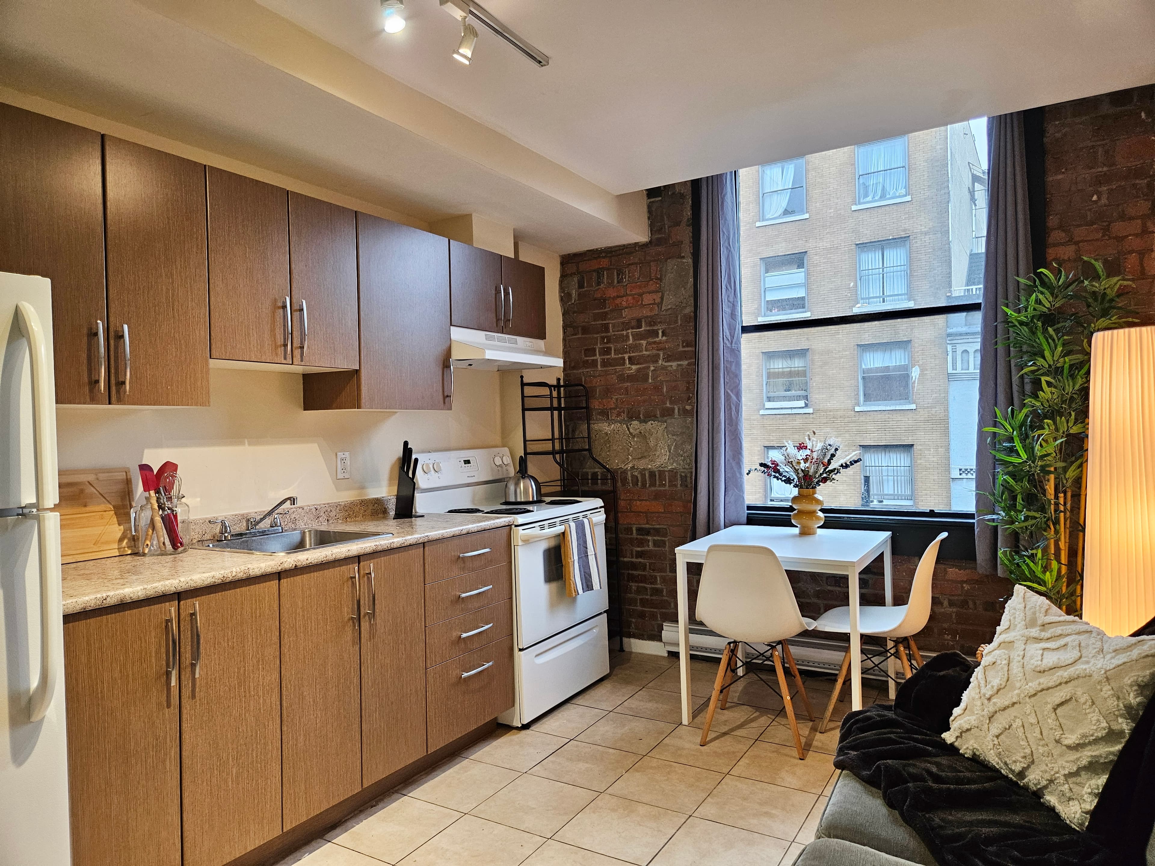40 Powell #301 - Spacious 1BR